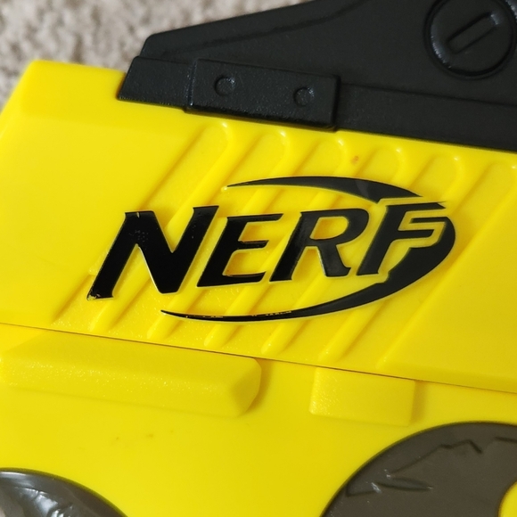 ๐ซ NERF Fortnite Blaster โ Vibrant Yellow & Orange Great for Play or Display - Picture 12 of 13